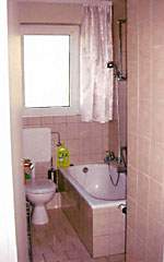 Maintal Ferienwohnung Graeser : Blick ins Bad